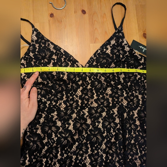 LULUS lace body con dress NWT - Picture 5 of 6
